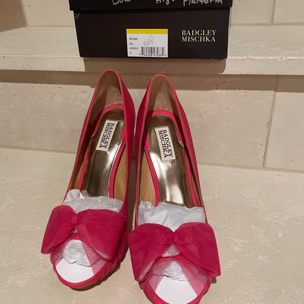 New Badgley Mischka Honeysuckle Satin Peep Toe Bow Platform Heels Size 9 - Picture 6 of 10
